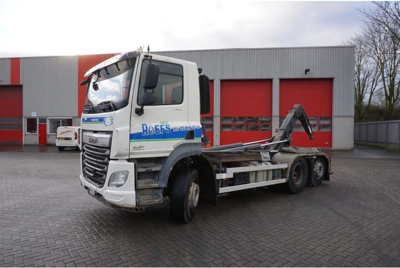 DAF CF410 / ENGINE RUNNING / DEB / ACC / LWDS / HOOK 18TON / LIFT AXLE / ONLY:375782 KM / AIRCO / AUTOMATIC / EURO-6 / 2016 - Hook lift truck: picture 2 DAF CF410 / ENGINE RUNNING / DEB / ACC / LWDS / HOOK 18TON / LIFT AXLE / ONLY:375782 KM / AIRCO / AUTOMATIC / EURO-6 / 2016 - Hook lift truck: picture 2