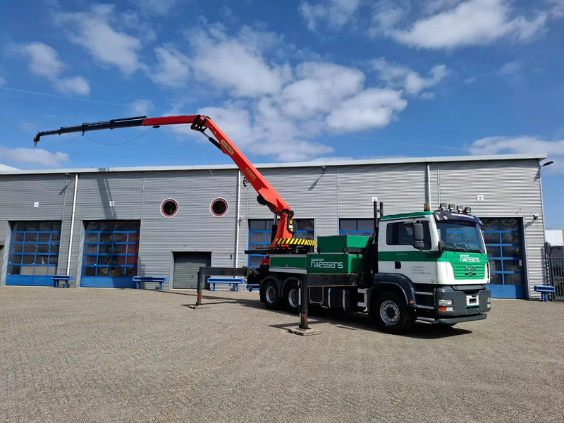 MAN TGA 33.410 / 6X4 / PALFINGER PK4000 1EL ROOFER CRANE / 25M / REMOTE / 2X BIG AXLE / 490677 KM / MANUAL / EURO-3 / 2005 - Crane truck: picture 5 MAN TGA 33.410 / 6X4 / PALFINGER PK4000 1EL ROOFER CRANE / 25M / REMOTE / 2X BIG AXLE / 490677 KM / MANUAL / EURO-3 / 2005 - Crane truck: picture 5