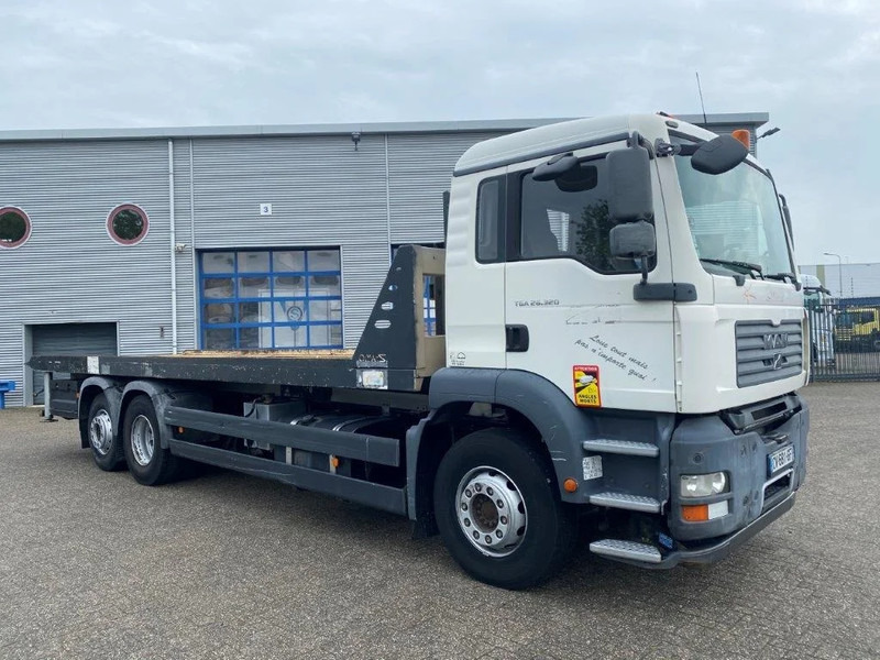 MAN TGA26.320 / SLIDING PLATEAU / WINCH / LIFT AXLE / MACHINE CARRIER / MANUAL / EURO-4 / 2007 - Dropside/ Flatbed truck: picture 4 MAN TGA26.320 / SLIDING PLATEAU / WINCH / LIFT AXLE / MACHINE CARRIER / MANUAL / EURO-4 / 2007 - Dropside/ Flatbed truck: picture 4