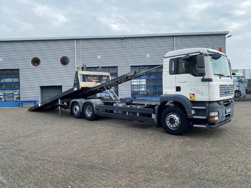 MAN TGA26.320 / SLIDING PLATEAU / WINCH / LIFT AXLE / MACHINE CARRIER / MANUAL / EURO-4 / 2007 - Dropside/ Flatbed truck: picture 3 MAN TGA26.320 / SLIDING PLATEAU / WINCH / LIFT AXLE / MACHINE CARRIER / MANUAL / EURO-4 / 2007 - Dropside/ Flatbed truck: picture 3
