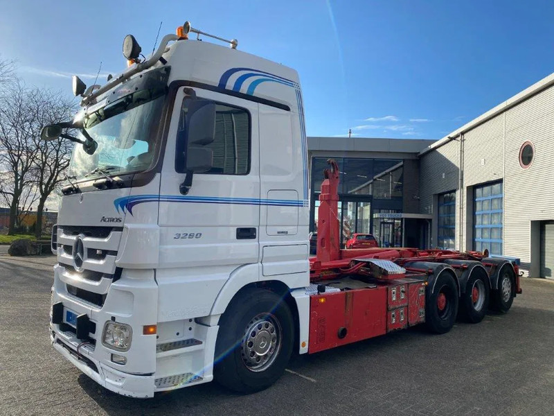 Mercedes-Benz Actros 3260 V8 / 15,9L / 8X4 / BIG AXLE / PALFINGER T26 HOOKLIFT / LIFT+LENKACHSE / FULL-AIR / AIRCO / AUTOMATIC / EURO-5 / 2013 - Hook lift truck: picture 3 Mercedes-Benz Actros 3260 V8 / 15,9L / 8X4 / BIG AXLE / PALFINGER T26 HOOKLIFT / LIFT+LENKACHSE / FULL-AIR / AIRCO / AUTOMATIC / EURO-5 / 2013 - Hook lift truck: picture 3