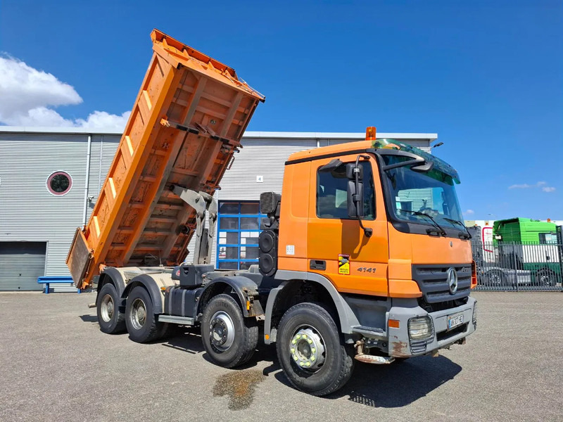 Mercedes-Benz Actros 4141 / 3SIDE MEILLER TIPPER / FULL-STEEL / DRUM BRAKES / ONLY:535937 KM / 2XSTEERING AXLE / AIRCO / AUTOMATIC / EURO-3 / - Tipper: picture 5 Mercedes-Benz Actros 4141 / 3SIDE MEILLER TIPPER / FULL-STEEL / DRUM BRAKES / ONLY:535937 KM / 2XSTEERING AXLE / AIRCO / AUTOMATIC / EURO-3 / - Tipper: picture 5
