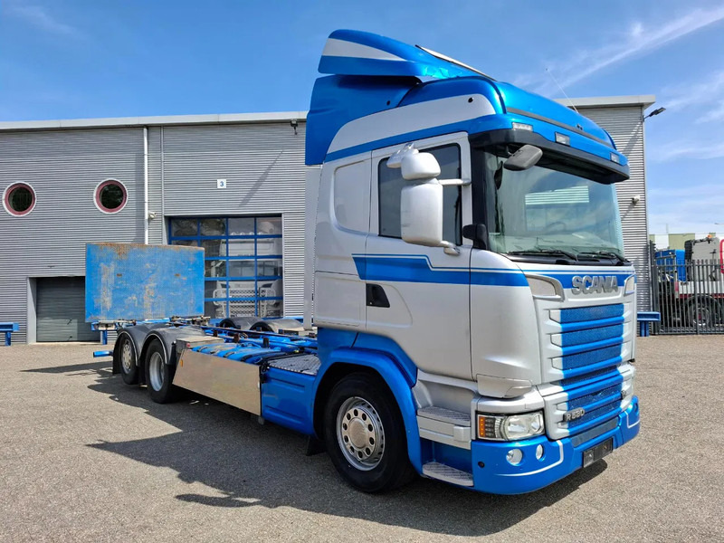 Scania R580 V8 / RETARDER / LIFT+LENKACHSE / FULL-AIR / PLATFORM 2000 KG / NAVI / LEATHER / AIRCO / AUTOMATIC / EURO-6 / 2014 - Cab chassis truck: picture 2 Scania R580 V8 / RETARDER / LIFT+LENKACHSE / FULL-AIR / PLATFORM 2000 KG / NAVI / LEATHER / AIRCO / AUTOMATIC / EURO-6 / 2014 - Cab chassis truck: picture 2