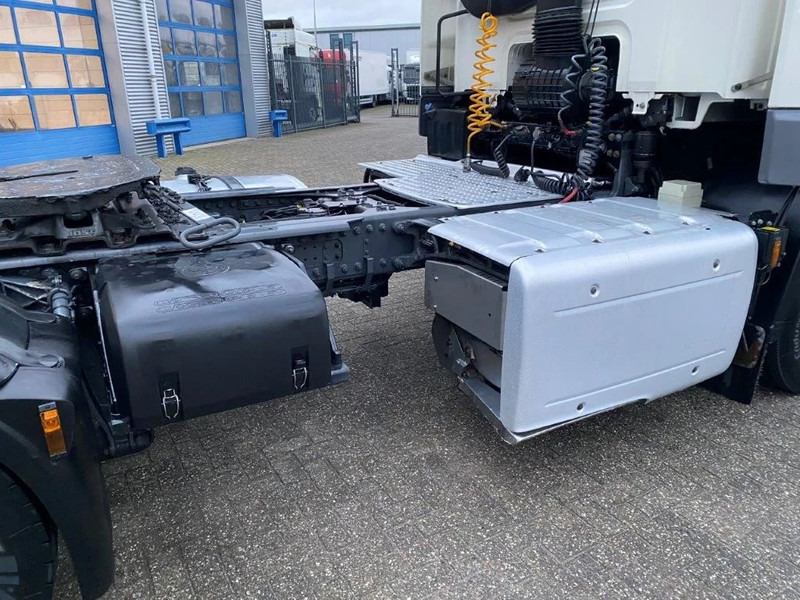 Tractor unit DAF CF370 / NICE CLEAN NL TRUCK / TYRES 80% / AUTOMATIC / EURO-6 / 2015: picture 8