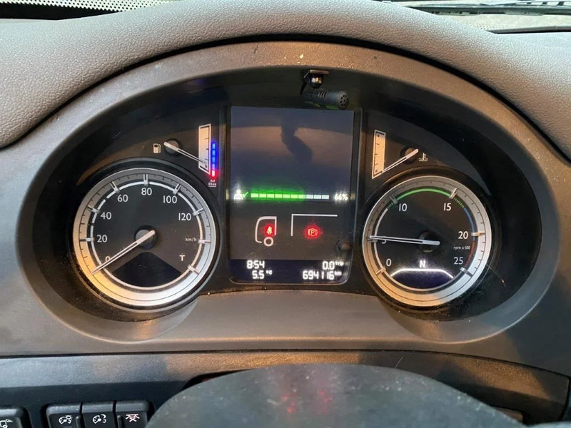 Tractor unit DAF CF370 / NICE CLEAN NL TRUCK / TYRES 80% / AUTOMATIC / EURO-6 / 2015: picture 13