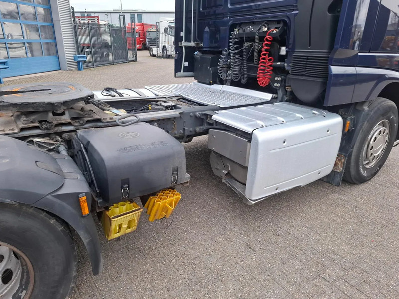 Tractor unit DAF XF106-440 / NL TRUCK / TUV:19-03-2026 / SMART TACHO / ACC / LWDS / FRIDGE / FULL SPOILER / AUTOMATIC / EURO-6 / 2016: picture 9 Tractor unit DAF XF106-440 / NL TRUCK / TUV:19-03-2026 / SMART TACHO / ACC / LWDS / FRIDGE / FULL SPOILER / AUTOMATIC / EURO-6 / 2016: picture 9