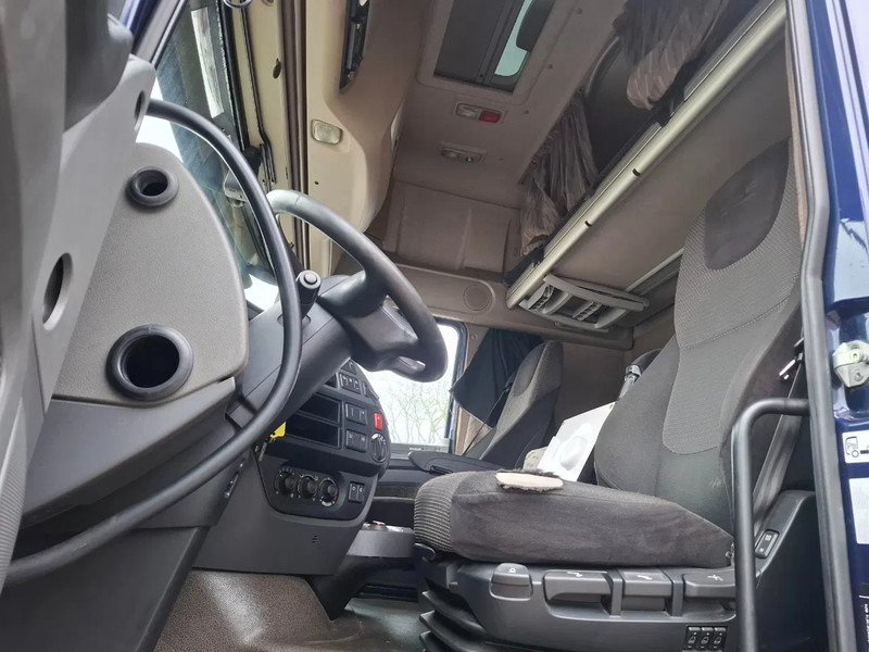 Tractor unit DAF XF106-440 / NL TRUCK / TUV:19-03-2026 / SMART TACHO / ACC / LWDS / FRIDGE / FULL SPOILER / AUTOMATIC / EURO-6 / 2016: picture 10 Tractor unit DAF XF106-440 / NL TRUCK / TUV:19-03-2026 / SMART TACHO / ACC / LWDS / FRIDGE / FULL SPOILER / AUTOMATIC / EURO-6 / 2016: picture 10