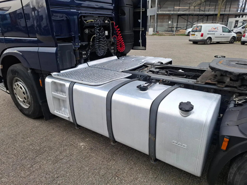 Tractor unit DAF XF106-440 / NL TRUCK / TUV:19-03-2026 / SMART TACHO / ACC / LWDS / FRIDGE / FULL SPOILER / AUTOMATIC / EURO-6 / 2016: picture 8 Tractor unit DAF XF106-440 / NL TRUCK / TUV:19-03-2026 / SMART TACHO / ACC / LWDS / FRIDGE / FULL SPOILER / AUTOMATIC / EURO-6 / 2016: picture 8