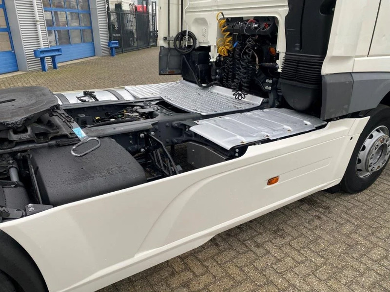 Tractor unit DAF XF106-460 / AUTOMATIC / DEB / PARKCOOL / AIRCO / EURO-6 / 2015: picture 9