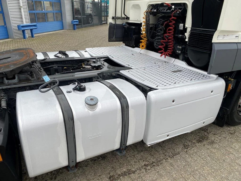 Tractor unit DAF XF106-460 / DOUBLE TANK / DEB / FRIDGE / 2XBED / AUTOMATIC / EURO-6 / 2014: picture 8