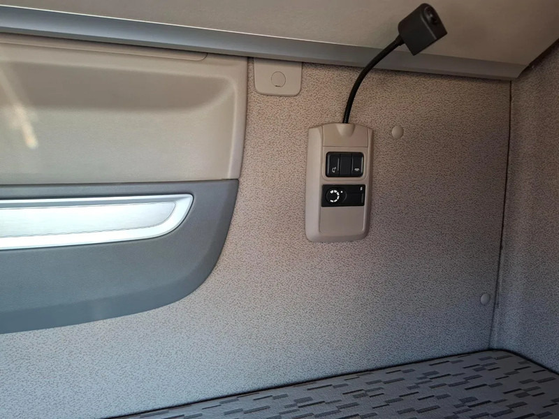 Leasing of DAF XF106-460 / INTARDER / DEB / MANUAL / AIRCO / CLEAN TRUCK / EURO-6 / 2014 DAF XF106-460 / INTARDER / DEB / MANUAL / AIRCO / CLEAN TRUCK / EURO-6 / 2014: picture 20 Leasing of DAF XF106-460 / INTARDER / DEB / MANUAL / AIRCO / CLEAN TRUCK / EURO-6 / 2014 DAF XF106-460 / INTARDER / DEB / MANUAL / AIRCO / CLEAN TRUCK / EURO-6 / 2014: picture 20