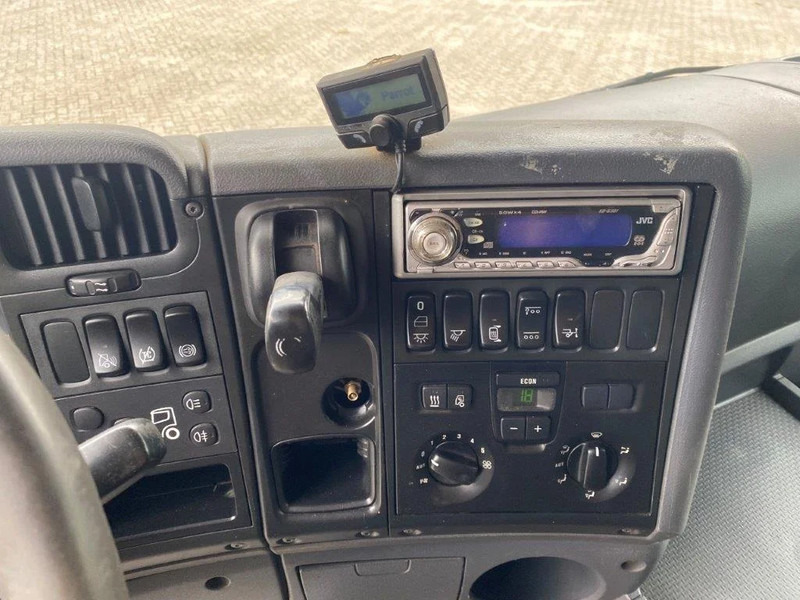 Tractor unit Scania R420 / RETARDER / HYDRAULICS / NO ADBLUE / MANUAL / EURO-3 / 2005: picture 16