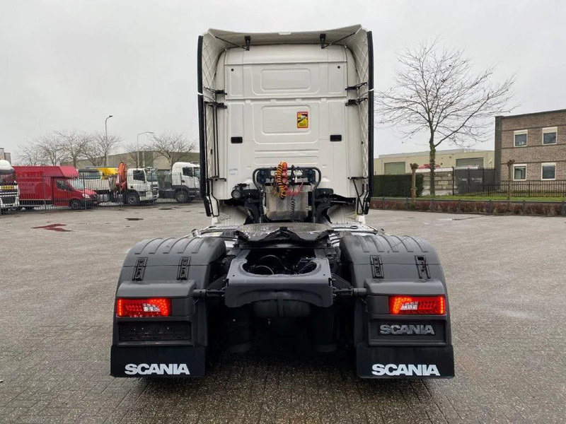 Scania R520 / AUTOMATIC / RETARDER / NAVI /LWDS / PARK-COOL / EURO-6 / 2017 - Tractor unit: picture 4 Scania R520 / AUTOMATIC / RETARDER / NAVI /LWDS / PARK-COOL / EURO-6 / 2017 - Tractor unit: picture 4