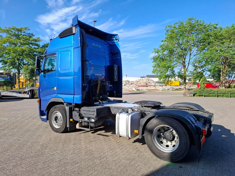 Volvo FH13-400 / HYDRAULICS / NL TRUCK / TUV:14-09-2025 / GLOBETROTTER / FRIGDE / AIRCO / AUTOMATIC / EURO-5 / 2006 - Tractor unit: picture 3 Volvo FH13-400 / HYDRAULICS / NL TRUCK / TUV:14-09-2025 / GLOBETROTTER / FRIGDE / AIRCO / AUTOMATIC / EURO-5 / 2006 - Tractor unit: picture 3
