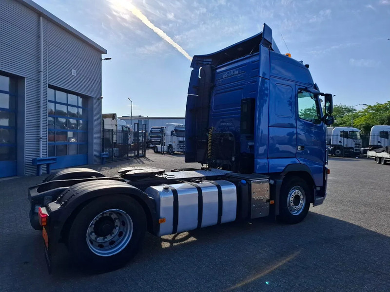 Volvo FH13-400 / HYDRAULICS / NL TRUCK / TUV:14-09-2025 / GLOBETROTTER / FRIGDE / AIRCO / AUTOMATIC / EURO-5 / 2006 - Tractor unit: picture 5 Volvo FH13-400 / HYDRAULICS / NL TRUCK / TUV:14-09-2025 / GLOBETROTTER / FRIGDE / AIRCO / AUTOMATIC / EURO-5 / 2006 - Tractor unit: picture 5