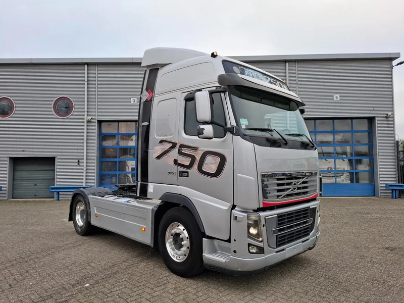 Volvo FH16-750 / RETARDER / DOUBLE TANK / TUV:17-09-2026 / XENON / FRIDGE / ALCOA / LEATHER / AUTOMATIC / EURO-5 / 2012 - Tractor unit: picture 2 Volvo FH16-750 / RETARDER / DOUBLE TANK / TUV:17-09-2026 / XENON / FRIDGE / ALCOA / LEATHER / AUTOMATIC / EURO-5 / 2012 - Tractor unit: picture 2