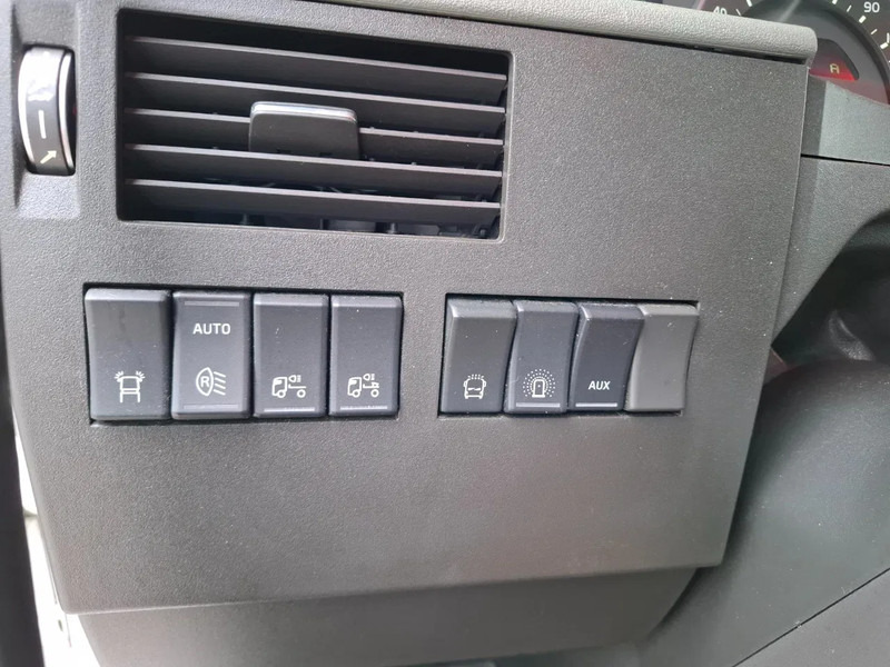 Tractor unit Volvo FH4-460 / CLEAN NL TRUCK / VEB+ / ADR / ACC / LWDS / DAS / DOUBLE TANK / LEATHER / FRIDGE / ALCOA / EURO-6 / 2016: picture 17