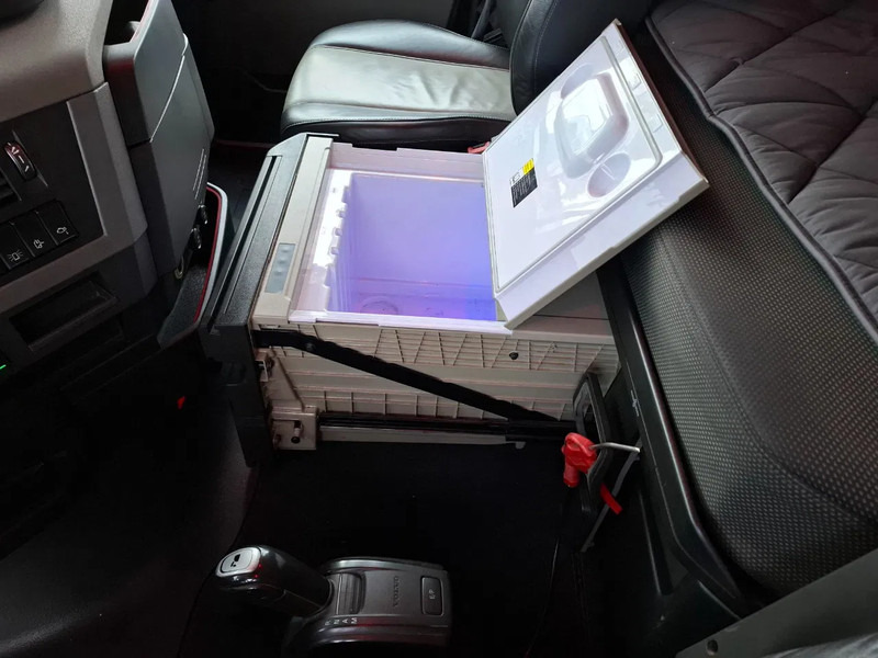 Tractor unit Volvo FH4-460 / CLEAN NL TRUCK / VEB+ / ADR / ACC / LWDS / DAS / DOUBLE TANK / LEATHER / FRIDGE / ALCOA / EURO-6 / 2016: picture 20