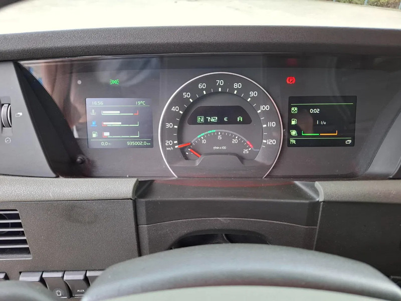 Tractor unit Volvo FH4-460 / CLEAN NL TRUCK / VEB+ / ADR / ACC / LWDS / DAS / DOUBLE TANK / LEATHER / FRIDGE / ALCOA / EURO-6 / 2016: picture 16