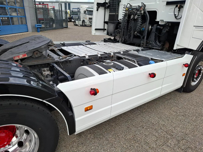 Tractor unit Volvo FH4-460 / CLEAN NL TRUCK / VEB+ / ADR / ACC / LWDS / DAS / DOUBLE TANK / LEATHER / FRIDGE / ALCOA / EURO-6 / 2016: picture 9