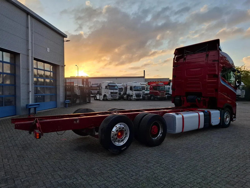 Volvo FH16-750 / BIG AXLE / VEB+ / ONLY:679711 KM / DYNAMIC STEERING / NAVI / LWDS / FULL-AIR / AUTOMATIC / EURO-6 / 2018 - Cab chassis truck: picture 5 Volvo FH16-750 / BIG AXLE / VEB+ / ONLY:679711 KM / DYNAMIC STEERING / NAVI / LWDS / FULL-AIR / AUTOMATIC / EURO-6 / 2018 - Cab chassis truck: picture 5