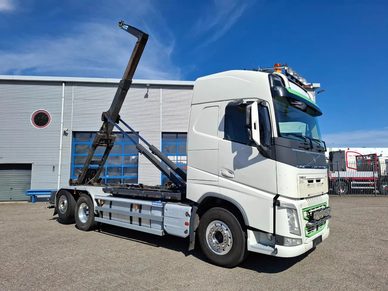 Volvo FH4-500 / VEB+ / HOOK 22 TON / LIFT+LENKACHSE / TUV:02-02-2026 / FULL-AIR / LWDS / NAVI / ALCOA / AUTOMATIC / EURO-6 / 2017 - Hook lift truck: picture 3 Volvo FH4-500 / VEB+ / HOOK 22 TON / LIFT+LENKACHSE / TUV:02-02-2026 / FULL-AIR / LWDS / NAVI / ALCOA / AUTOMATIC / EURO-6 / 2017 - Hook lift truck: picture 3