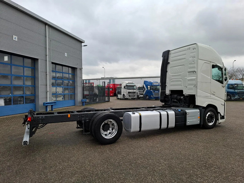 Volvo FH5-500 / XL / VEB+ / I-SAVE / I-PARKCOOL / ONLY:175784 KM / GERMAN TRUCK / FULL-AIR / WB:490 / ALCOA / LEATHER / 2023 - Cab chassis truck: picture 5 Volvo FH5-500 / XL / VEB+ / I-SAVE / I-PARKCOOL / ONLY:175784 KM / GERMAN TRUCK / FULL-AIR / WB:490 / ALCOA / LEATHER / 2023 - Cab chassis truck: picture 5