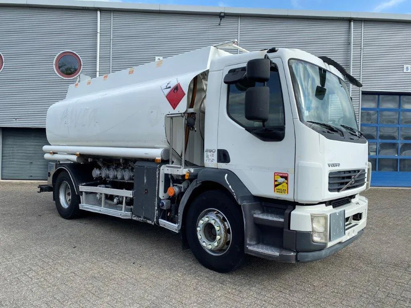Volvo FL7-290 / 5 COMPARTIMENTS / 13000 LITER TOTAL / PUMP / ONLY:288120 KM / AUTOMATIC / EURO-5 / 2009 - Tank truck: picture 2 Volvo FL7-290 / 5 COMPARTIMENTS / 13000 LITER TOTAL / PUMP / ONLY:288120 KM / AUTOMATIC / EURO-5 / 2009 - Tank truck: picture 2