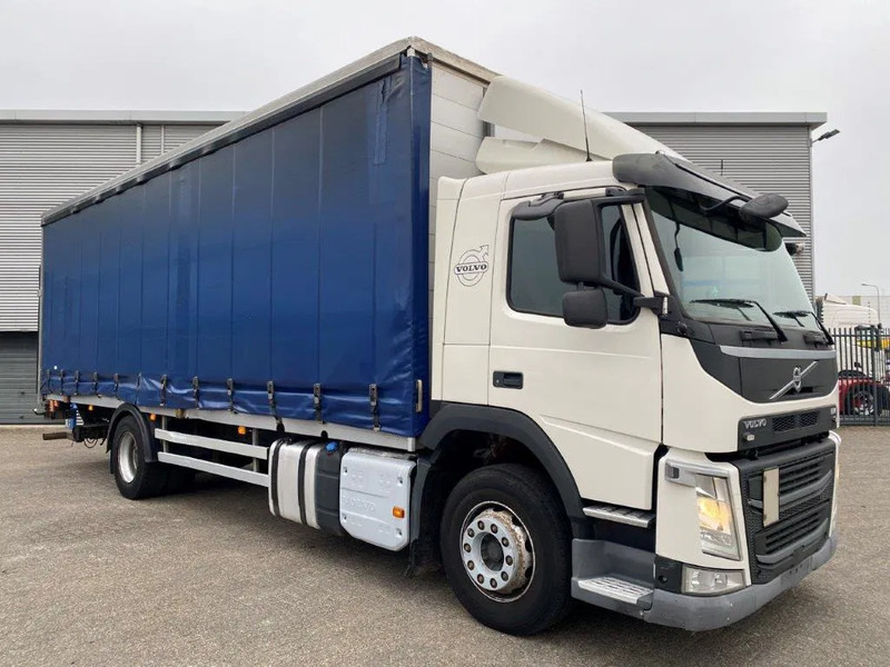 Volvo FM11-330 / LOW KM'S:472120 KM / LWDS / FULL-AIR / NAVI / CURTAIN SAILS / PLATFORM 2500KG / AUTOMATIC / EURO-6 / 2016 - Curtainsider truck: picture 2 Volvo FM11-330 / LOW KM'S:472120 KM / LWDS / FULL-AIR / NAVI / CURTAIN SAILS / PLATFORM 2500KG / AUTOMATIC / EURO-6 / 2016 - Curtainsider truck: picture 2