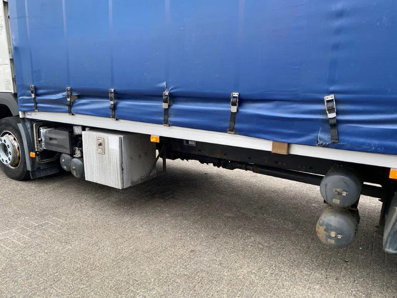 Curtainsider truck Volvo FM11-330 / LOW KM'S:472120 KM / LWDS / FULL-AIR / NAVI / CURTAIN SAILS / PLATFORM 2500KG / AUTOMATIC / EURO-6 / 2016: picture 14