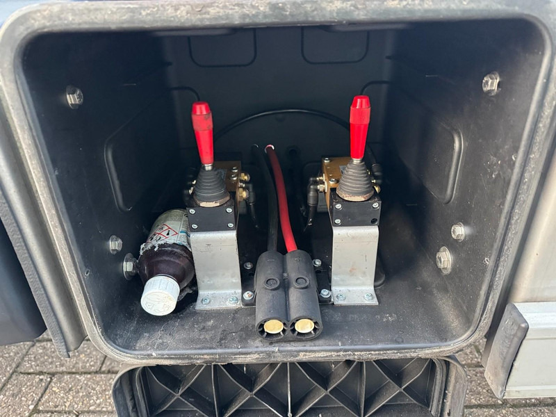 Container transporter/ Swap body truck DAF CF450 FA, BDF Rahmen, Jost Hubschwing, 2 x Talson Alu-Box: picture 10