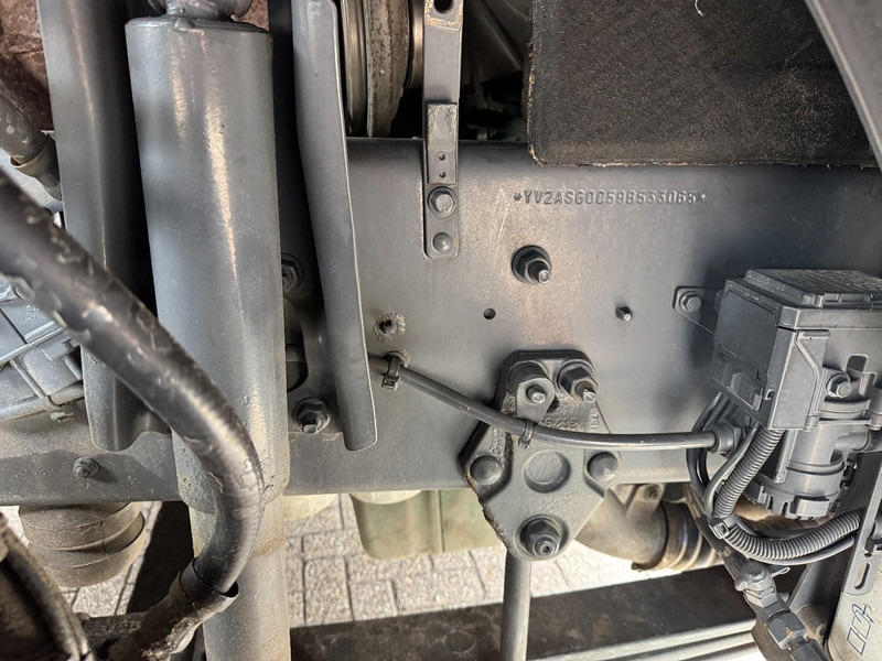 Crane truck Volvo FH 6x2 HMF 2820 K5, NCH Cable system Like New !: picture 9