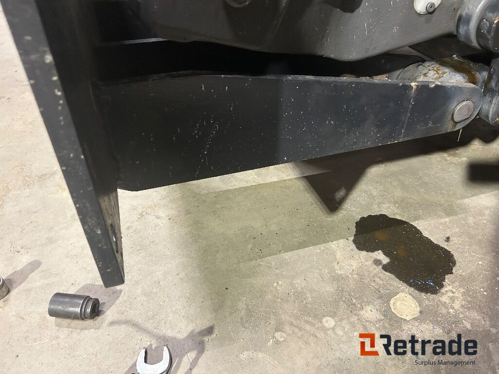 Brøyte plate Fra Schmith Tellefdal til traktor Fendt 900 - Snow plough: picture 3 Brøyte plate Fra Schmith Tellefdal til traktor Fendt 900 - Snow plough: picture 3