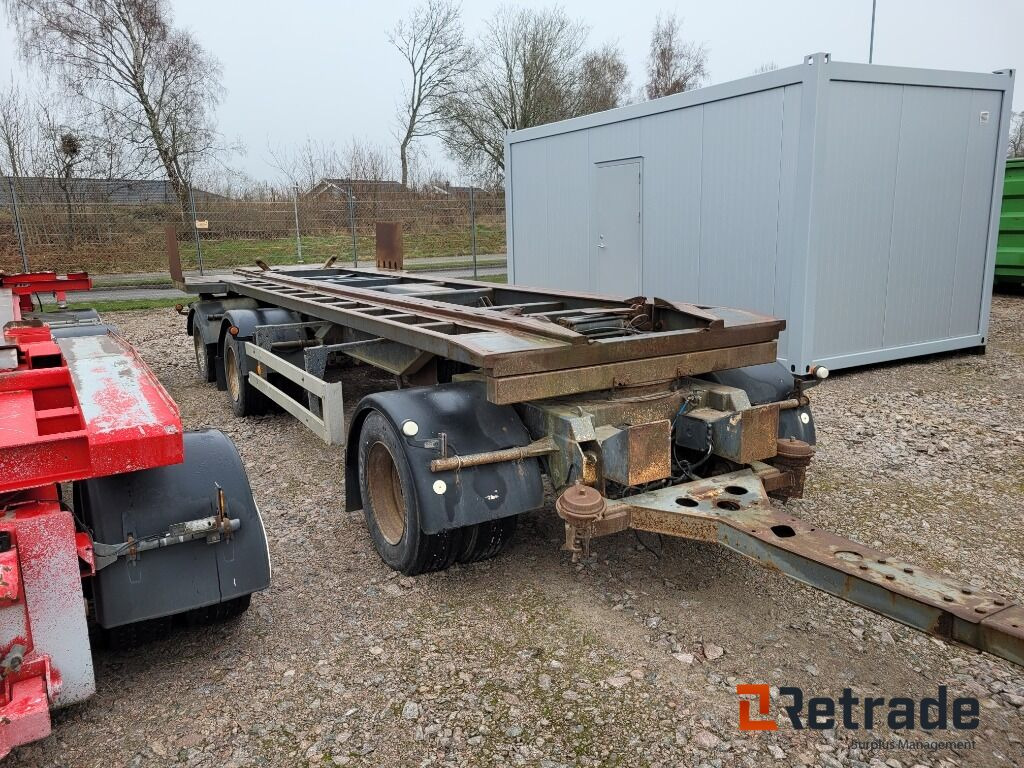 Släpvagn BRIAB axligt lastväxlarsläp med tipp , 30-tons parabelfjädring - Roll-off/ Skip trailer: picture 2 Släpvagn BRIAB axligt lastväxlarsläp med tipp , 30-tons parabelfjädring - Roll-off/ Skip trailer: picture 2