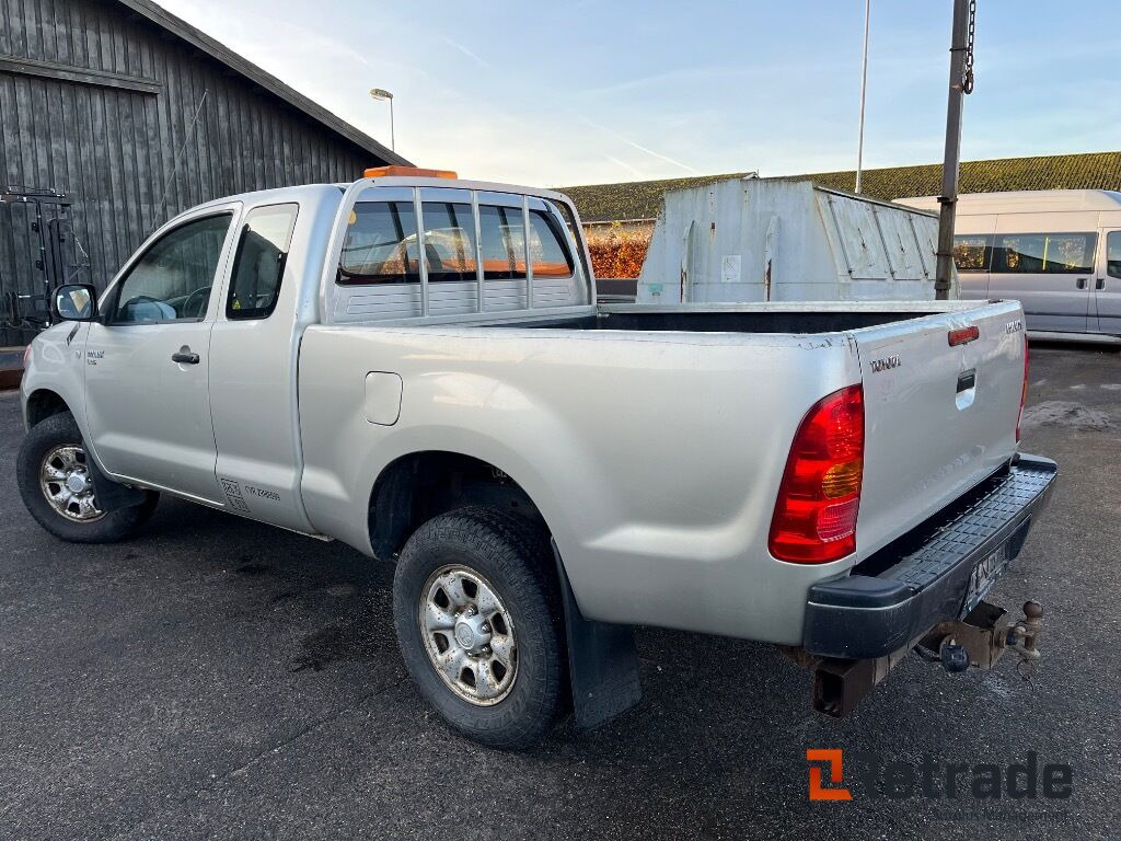 TOYOTA HILUX 2,5 D-4D EX.CAB 4 WD - Pickup truck: picture 4 TOYOTA HILUX 2,5 D-4D EX.CAB 4 WD - Pickup truck: picture 4