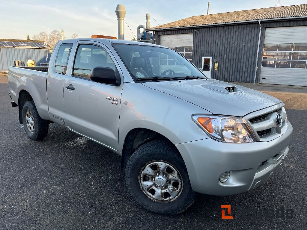 TOYOTA HILUX 2,5 D-4D EX.CAB 4 WD - Pickup truck: picture 2 TOYOTA HILUX 2,5 D-4D EX.CAB 4 WD - Pickup truck: picture 2