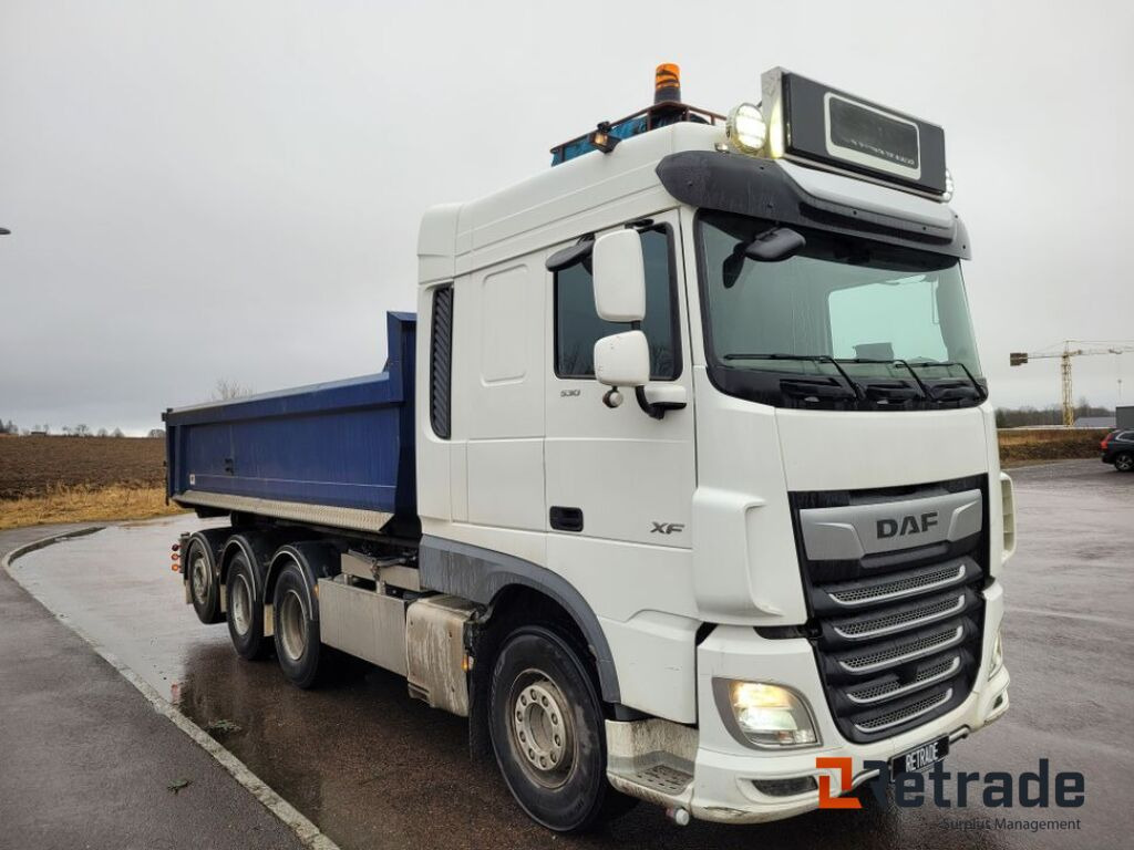 Tridem lastväxlare med flak Daf XF530 FAW Euro 6, låga mil -2022 - Tipper: picture 2 Tridem lastväxlare med flak Daf XF530 FAW Euro 6, låga mil -2022 - Tipper: picture 2
