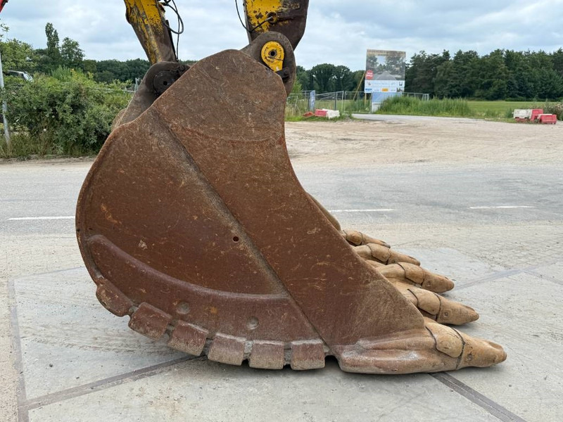 Crawler excavator Komatsu PC700LC-11 - Adjustable UC / Rear + Side Camera: picture 19