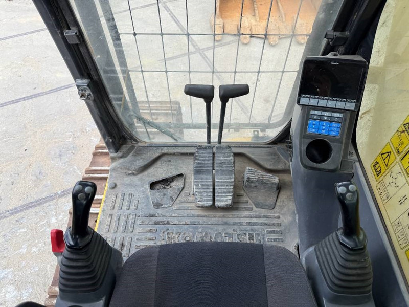 Crawler excavator Komatsu PC700LC-11 - Adjustable UC / Rear + Side Camera: picture 10