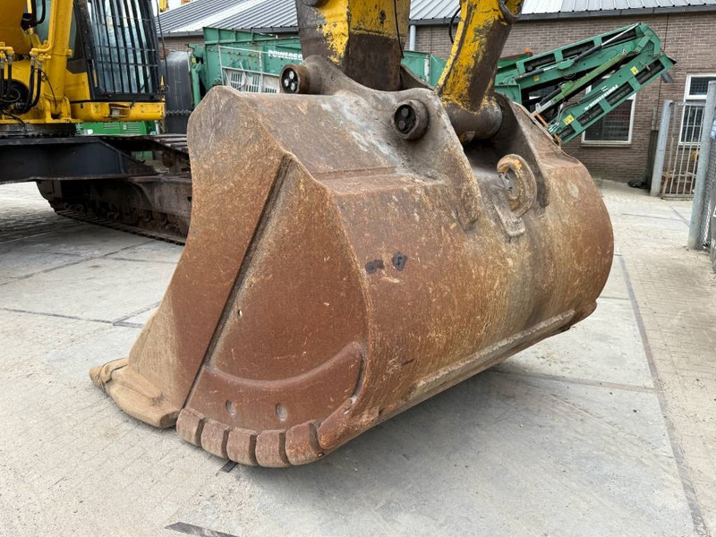 Crawler excavator Komatsu PC700LC-11 - Adjustable UC / Rear + Side Camera: picture 18