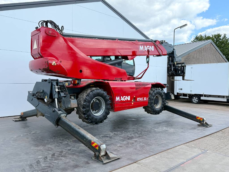 MAGNI RTH5.30 - Remote Control / 4x4x4 / Airco - Telescopic handler: picture 5 MAGNI RTH5.30 - Remote Control / 4x4x4 / Airco - Telescopic handler: picture 5