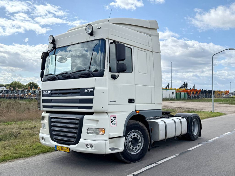 DAF XF105.460 - Automatic / Airco / Cruise Control - Tractor unit: picture 1 DAF XF105.460 - Automatic / Airco / Cruise Control - Tractor unit: picture 1