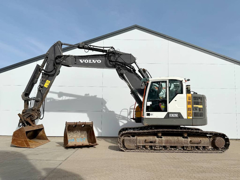 Volvo ECR235EL - Triple Boom / 2 Buckets Included - Crawler excavator: picture 1 Volvo ECR235EL - Triple Boom / 2 Buckets Included - Crawler excavator: picture 1