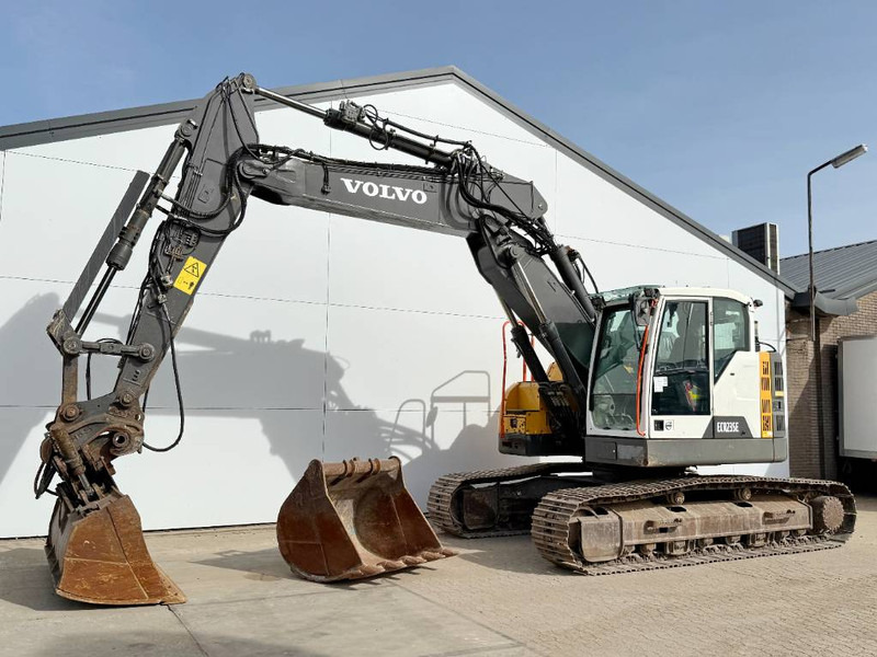 Volvo ECR235EL - Triple Boom / 2 Buckets Included - Crawler excavator: picture 2 Volvo ECR235EL - Triple Boom / 2 Buckets Included - Crawler excavator: picture 2