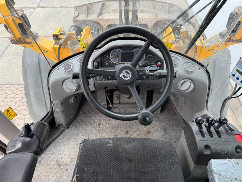 Wheel loader Volvo L70H - German Machine / 3rd Function / CDC: picture 9