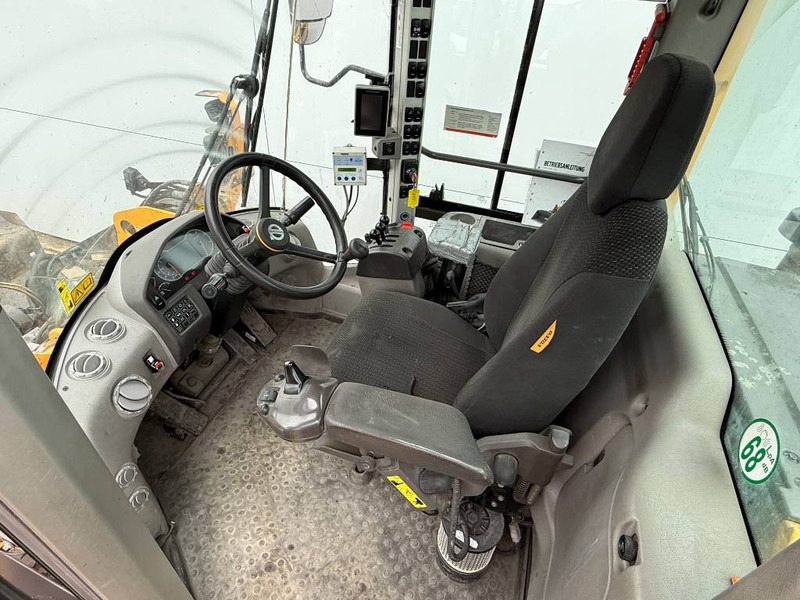 Wheel loader Volvo L70H - German Machine / 3rd Function / CDC: picture 8
