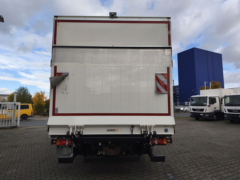 Box truck MAN TGL 12.250 Koffer 4x2 Euro 6 LBW AHK (41): picture 8 Box truck MAN TGL 12.250 Koffer 4x2 Euro 6 LBW AHK (41): picture 8