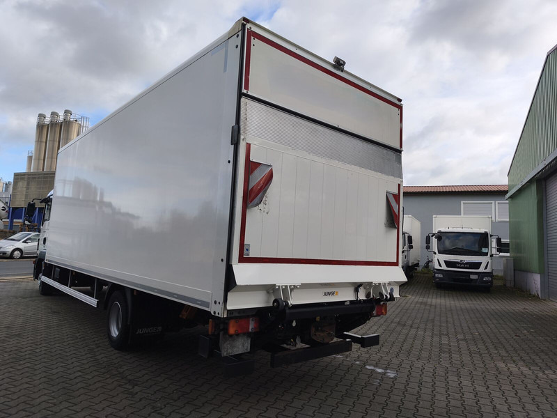 Box truck MAN TGL 12.250 Koffer 4x2 Euro 6 LBW AHK (41): picture 6 Box truck MAN TGL 12.250 Koffer 4x2 Euro 6 LBW AHK (41): picture 6