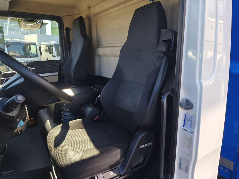 Curtainsider truck MAN TGL 7.190 4x2BL Edscha Gardine Euro 6 (12): picture 16 Curtainsider truck MAN TGL 7.190 4x2BL Edscha Gardine Euro 6 (12): picture 16