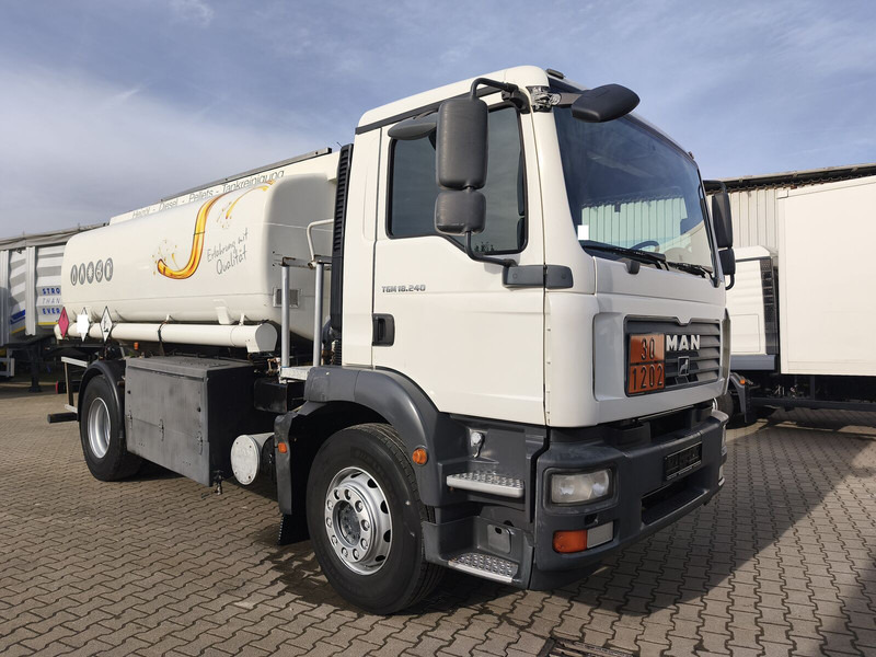MAN TGM 18.240 12.400 l - Tank truck: picture 2 MAN TGM 18.240 12.400 l - Tank truck: picture 2